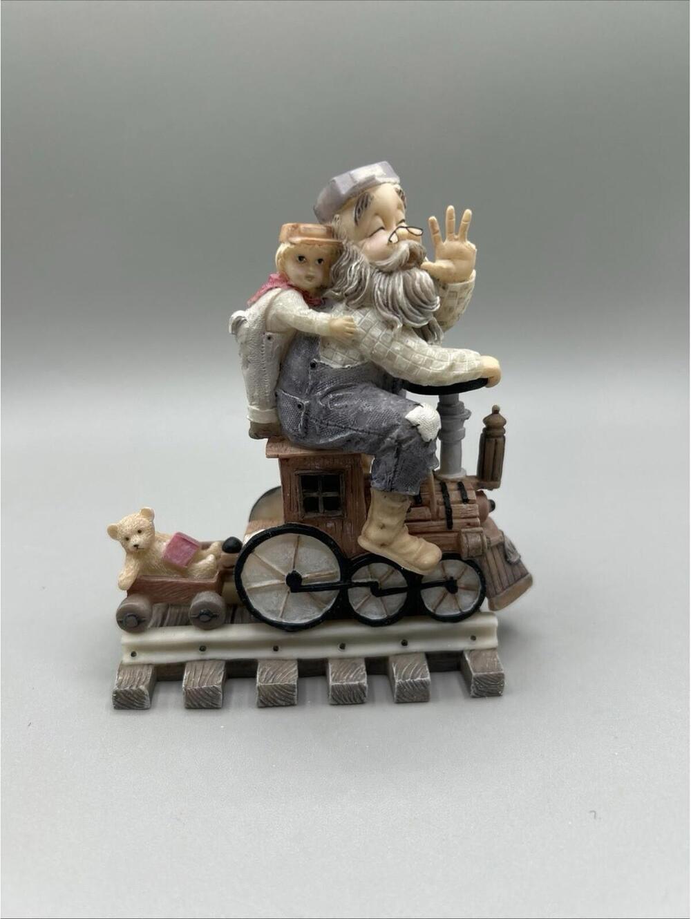 BTG the grand collection 98975 all aboard 2000 (chipped Hat)